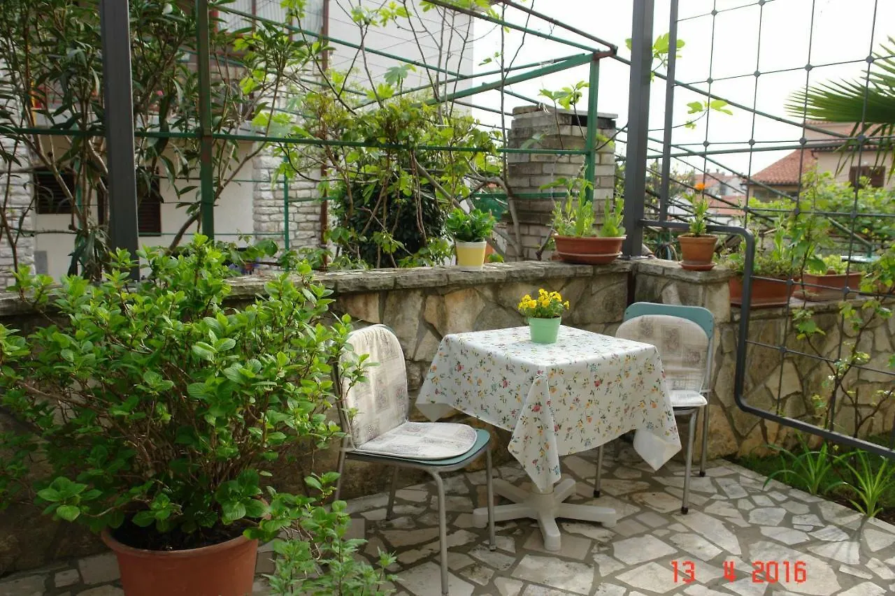 Guest house Apartments Lera Porec